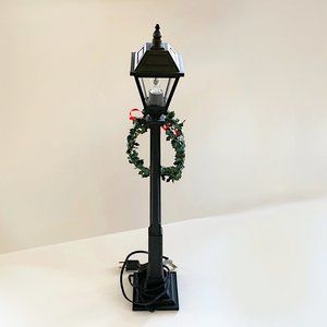 Byers Choice Street Lamp w Flickering Bulb EUC